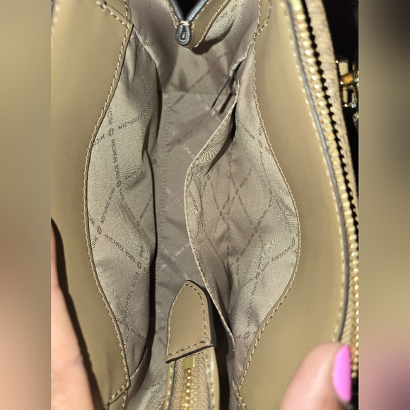 SOLD‼️NWT Michael Kors Marilyn Small Logo Crossbody Bag - Picture 7 of 13